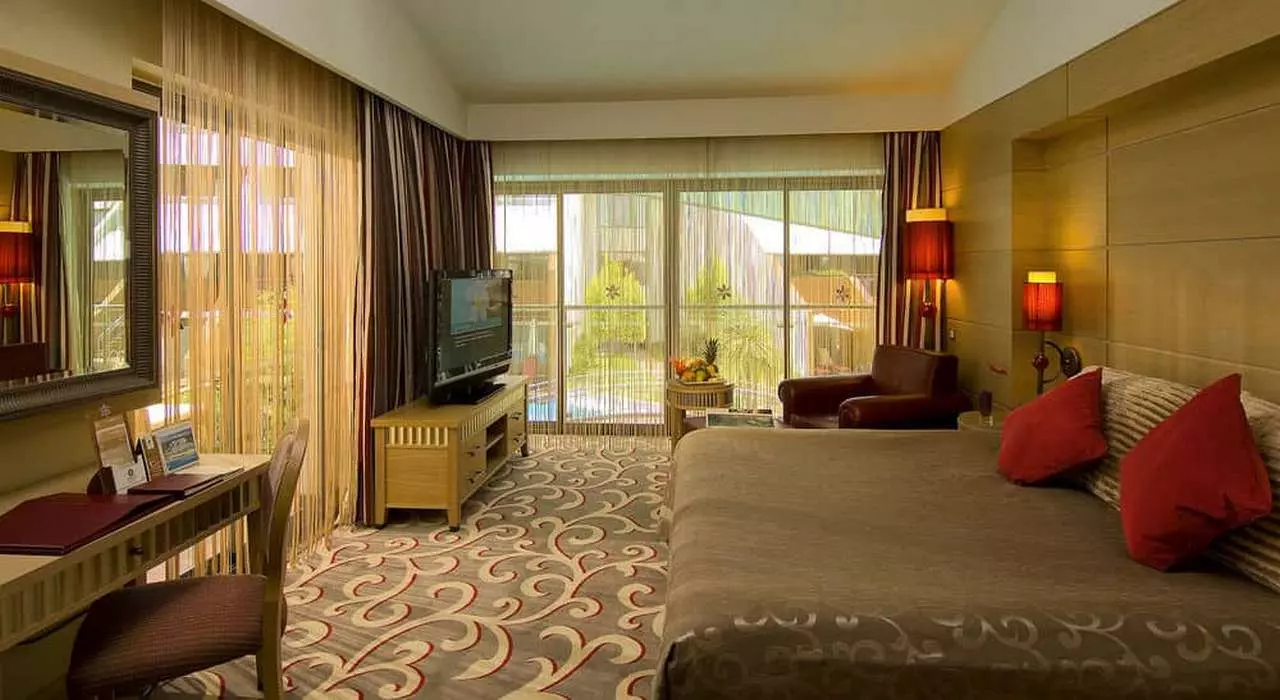 CORNELIADIAMOND_SHABAVIZ (10).jpg